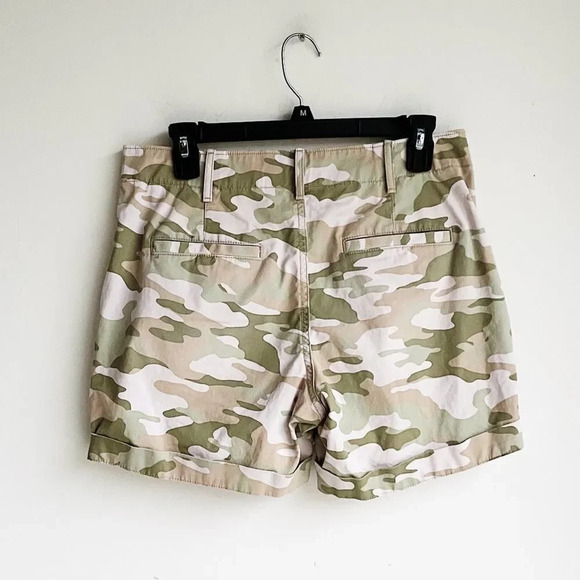 GAP | 5" High Rise Khaki Shorts with Washwell | 4 - Picture 6 of 8